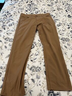 Levi’s Men’s Casual Stretch Pants in Brown